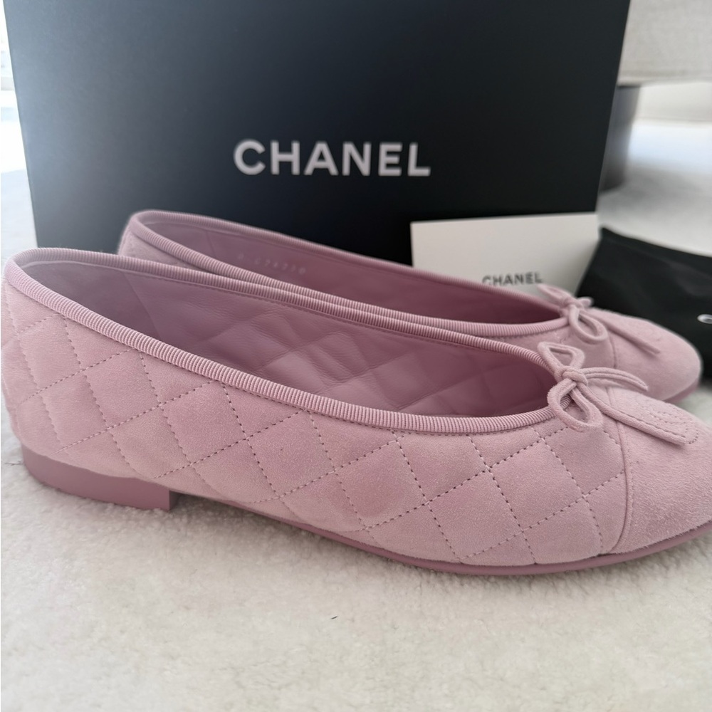 CHANEL Light Pink Quilted Flats - 100% authentic